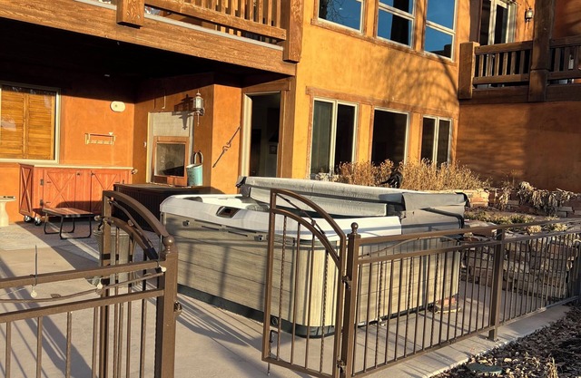 Charming 2-bedroom home suite apartment with WiFi, AC in welcoming Kamas