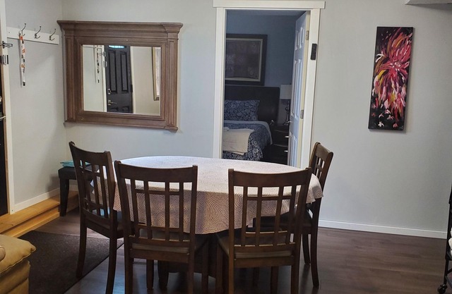 Charming 2-bedroom house in beautiful Kelowna with WiFi, AC