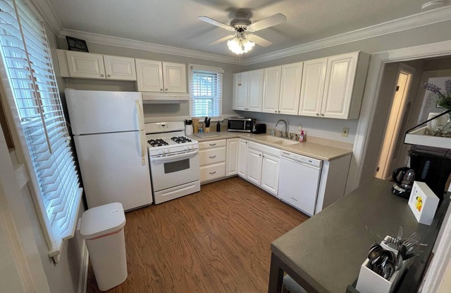 Charming 2-bedroom house with AC and WiFi in pleasant Kirkwood