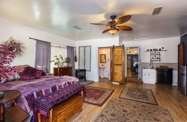 Charming 2-bedroom house in Oakhurst with WiFi access