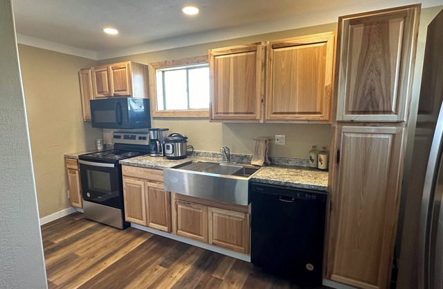 Charming 2-bedroom house with WiFi, AC in fabulous Pendleton