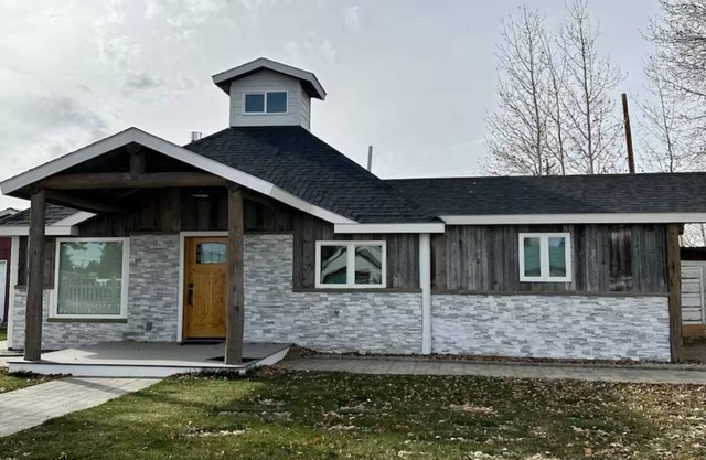Charming 2-bedroom house in Pinedale with WiFi