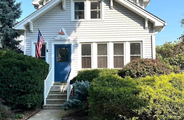 Charming 2-bedroom house in tranquil Plymouth neighborhood