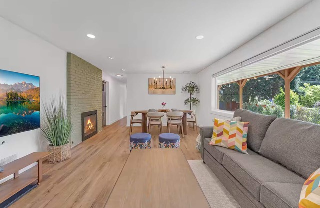 Charming 2-bedroom house in brilliant Portland with WiFi, AC