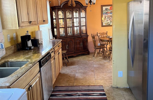 Charming 2-bedroom house in lovely Santa Fe/walk to plaza