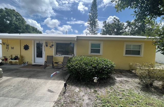 Charming 2-bedroom house in awesome Seminole close to shopping and beaches
