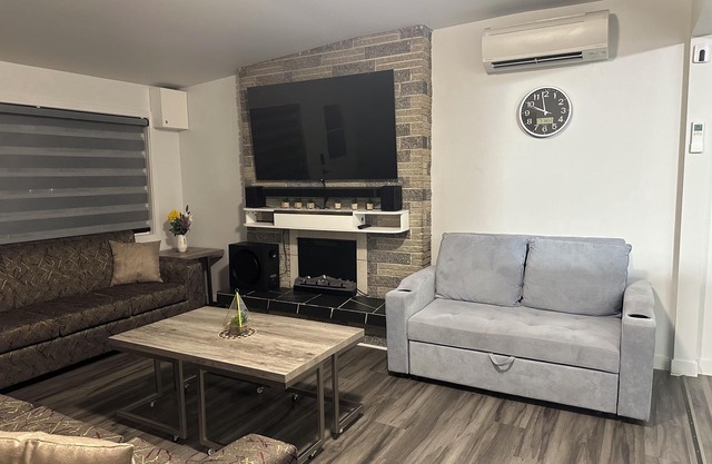 Charming 2-bedroom house with AC, WiFi in serene Osoyoos