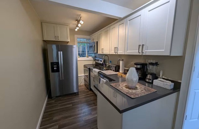 Charming 2-bedroom house with WiFi, AC in adorable Bothell