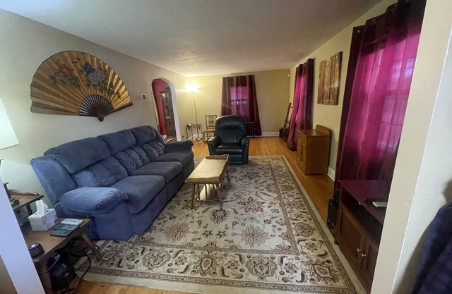 Charming 2-bedroom house centrally located in Bristol