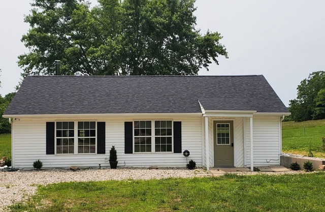 Charming 2-bedroom house on 3 private acres. Secluded & pet friendly!