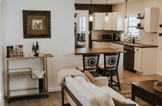 Charming 2-bedroom house located in the heart of Midtown