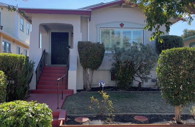 Charming 2-bedroom house in fabulous Oakland with WiFi, fitness room.