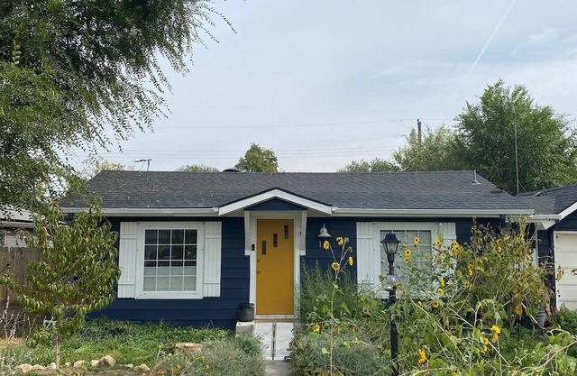 Charming 2-bedroom House - Near Downtown
