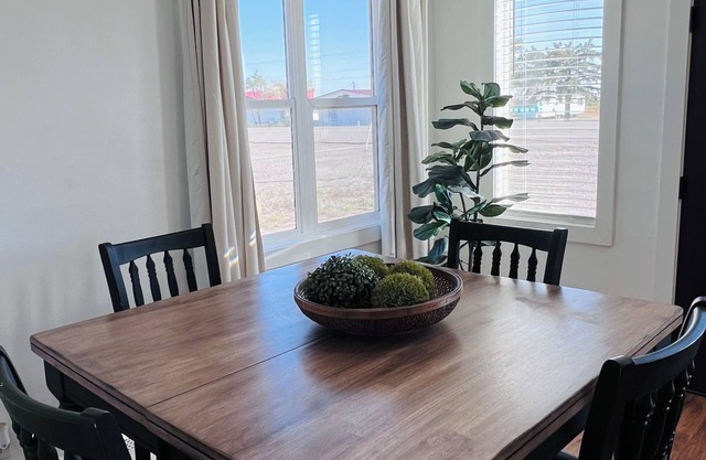 Charming 2-bedroom house with WiFi in Center