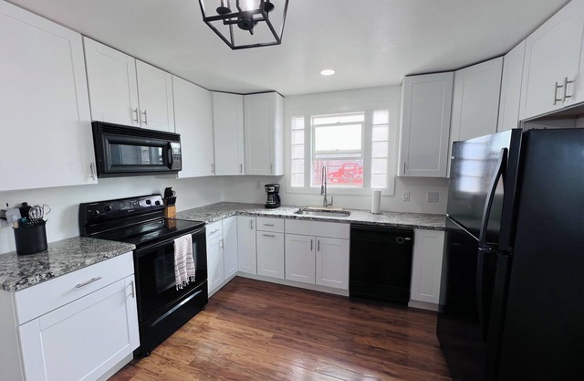 Charming 2-bedroom house in awesome Center with WiFi