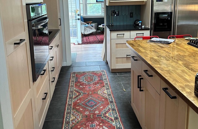Charming 2-bedroom house in welcoming Dexter with WiFi, AC, one-acre yard