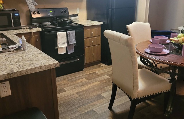 Charming 2-bedroom house with WiFi, AC in wonderful Eudora
