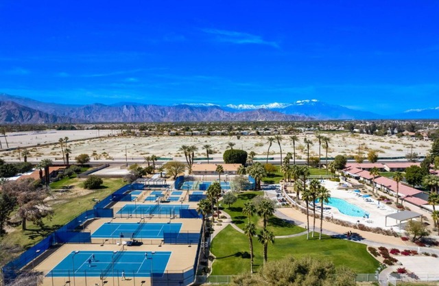 Charming 2-bedroom house with AC, in country club palms with a view of Golf C..