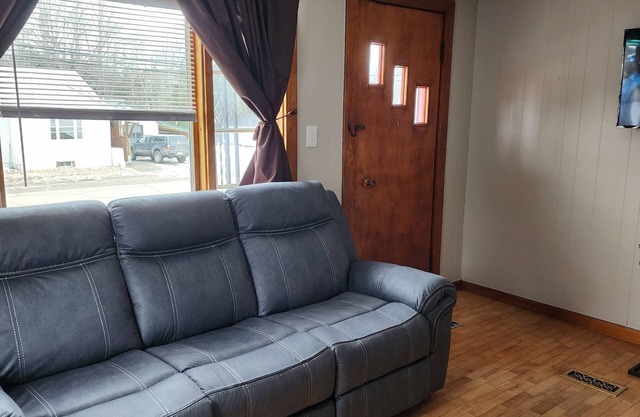Charming 2-bedroom house in marvelous Medway with WiFi