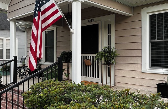 Charming 2-bedroom house in Monroe with AC, WiFi