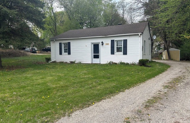 Charming 2-bedroom house in Saline with WiFi and AC