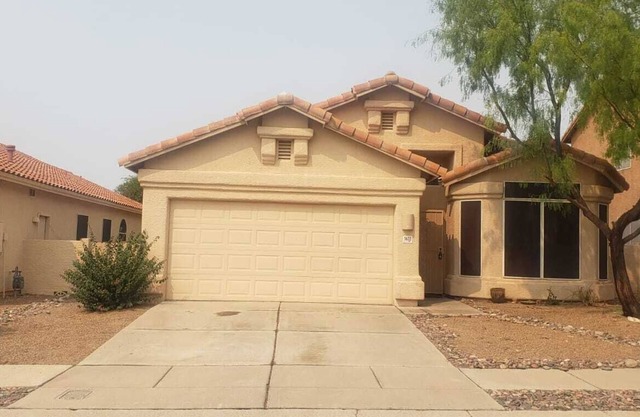 Charming 2-bedroom house in enjoyable Tucson with WiFi, AC