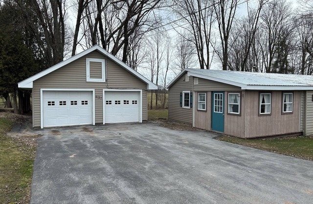 Charming 2-bedroom house in pleasant Turin on snowmobile and atv trail