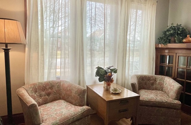 Charming 2-bedroom in Cudahy - Perfect for Families, Groups, or Extended Stays