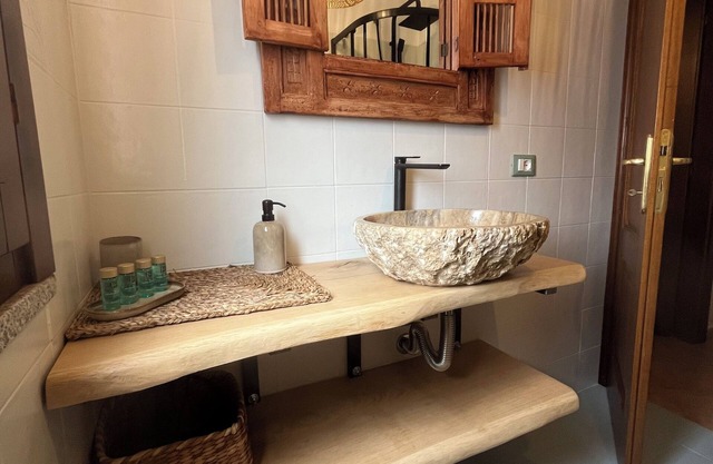 Charming 2-bedroom apartment with AC, WiFi in delightful Pittulongu