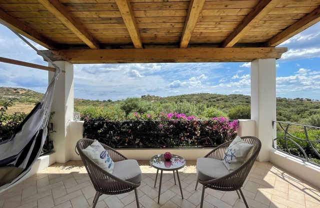 Charming 2-bedroom apartment in San Teodoro with AC, WiFi