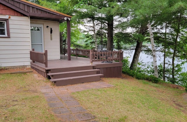 Charming 2-bedroom lakefront cabin in delightful Phillip,WI