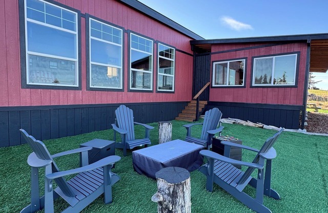 Charming 2-bedroom mobile home in Sequim with AC