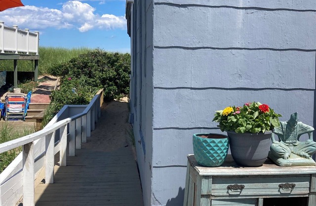 Charming 2-bedroom Oceanfront cottage with all amenties in fabulous Salisbury