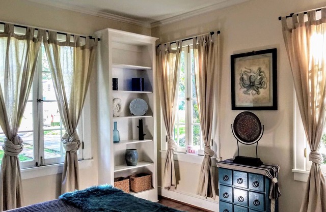 Charming 2 Bedroom Suite in Cloverdale District
