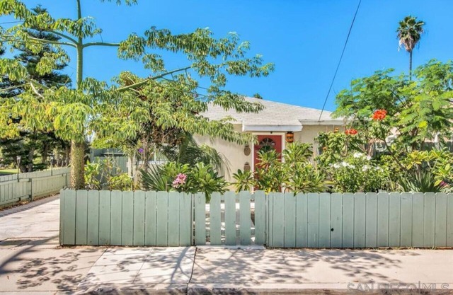 Charming 2 bedroom San Diego home-Close to Downtown/Balboa Park/SeaWorld/Beaches