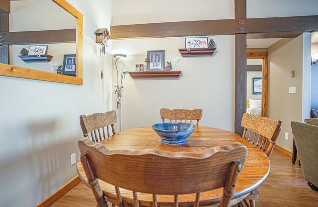 Charming 2-Bedroom Suite w/ Hot Tub, Patio & Ski Locker – Perfect for Families & Groups