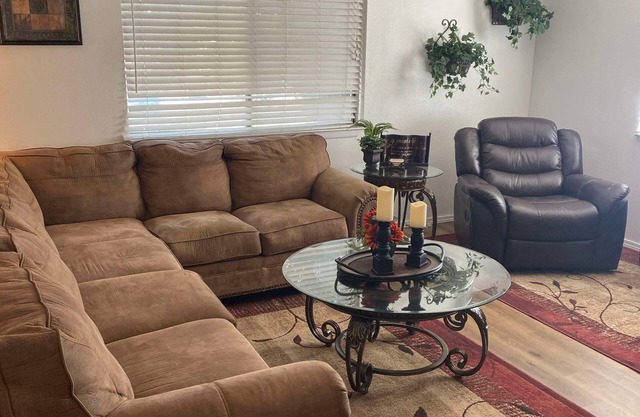Charming 2-bedroom townhouse with WiFi in lovely Farmington