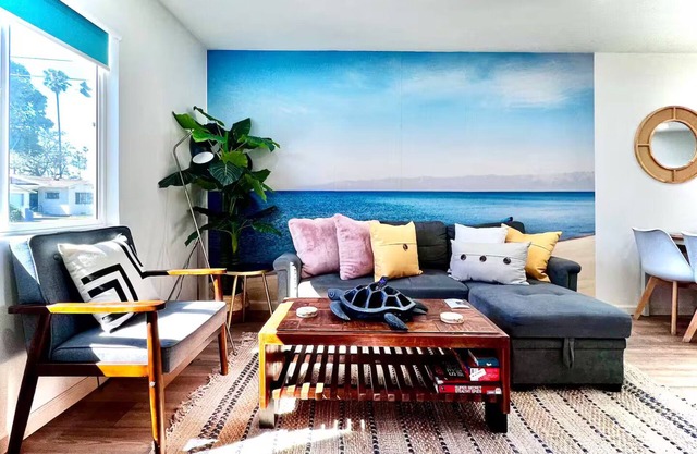 Charming 2-bedroom Townhome with WiFi, AC in wonderful Long Beach