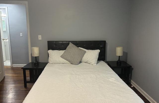 Charming 2-bedroom townhome with WiFi, AC in Columbus nearAirport
