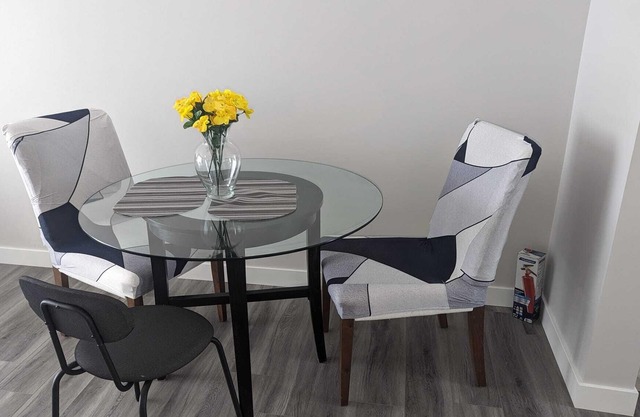 Charming 2-bedroom townhome in marvelous 215 with WiFi, AC