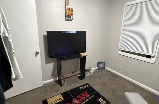 Charming 2-bedroom townhome in wonderful Conyers with WiFi, AC