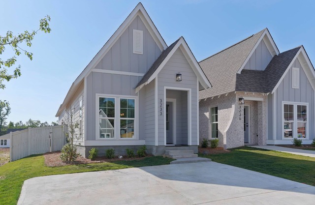 Charming 2-bedroom townhome with WiFi and AC in Auburn