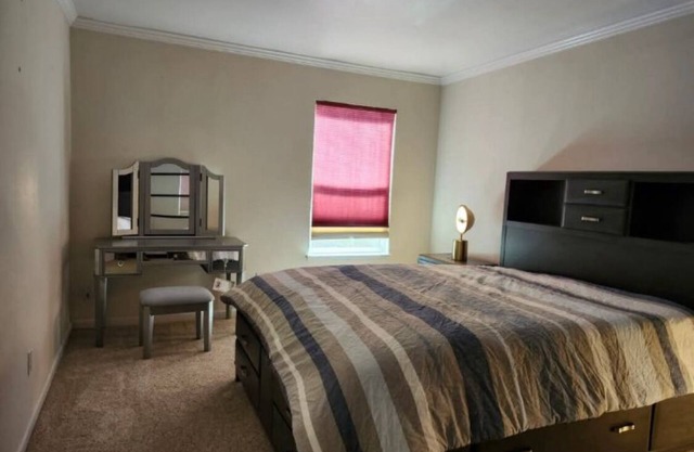 Charming 2-bedroom townhome in delightful Cotati with fitness room, WiFi