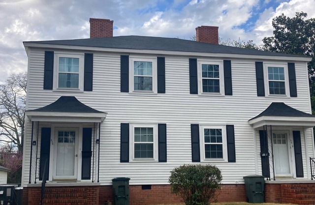 Charming 2-bedroom townhome in quaint Hamlet with WiFi, AC