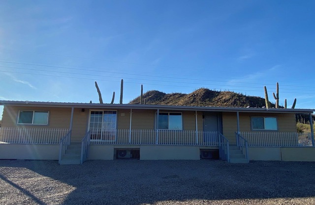 Charming 2-bedroom townhome with A/C and WiFi, located in the Sonora desert