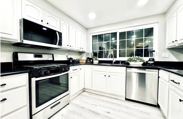 Charming 2-bedroom unit in delightful Milpitas with AC, WiFi