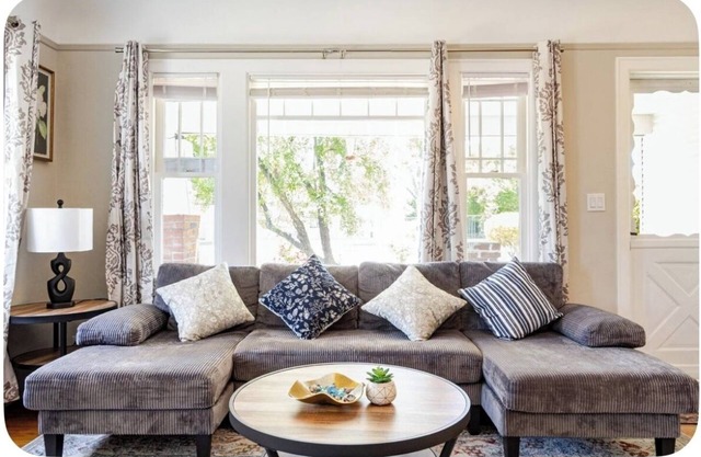 Charming 2-bedroom house in wonderful Angels Camp with WiFi, AC