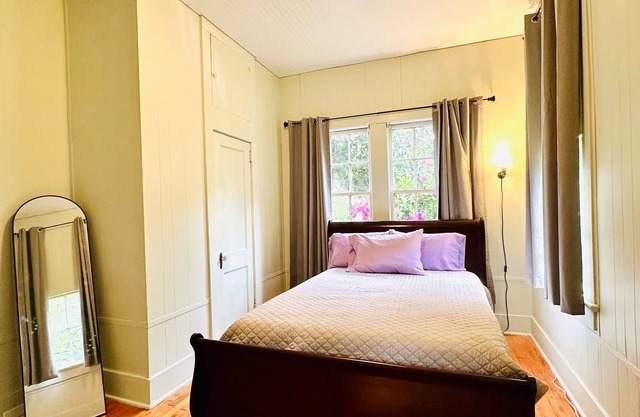 Charming 2-bedroom house in lovely Baton Rouge with WiFi, AC