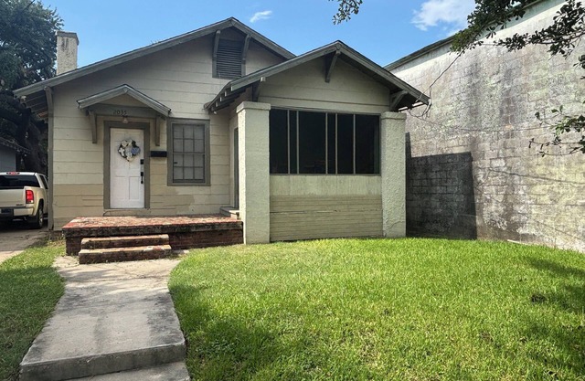 Charming 2-bedroom house with AC, WiFi in Baton Rouge