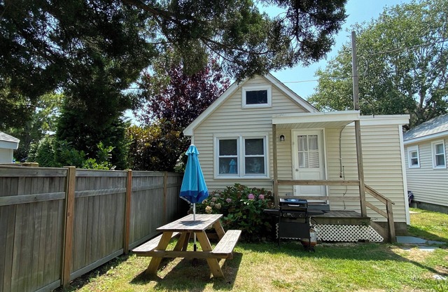 Charming 2-bedroom cottage in delightful Beach Haven